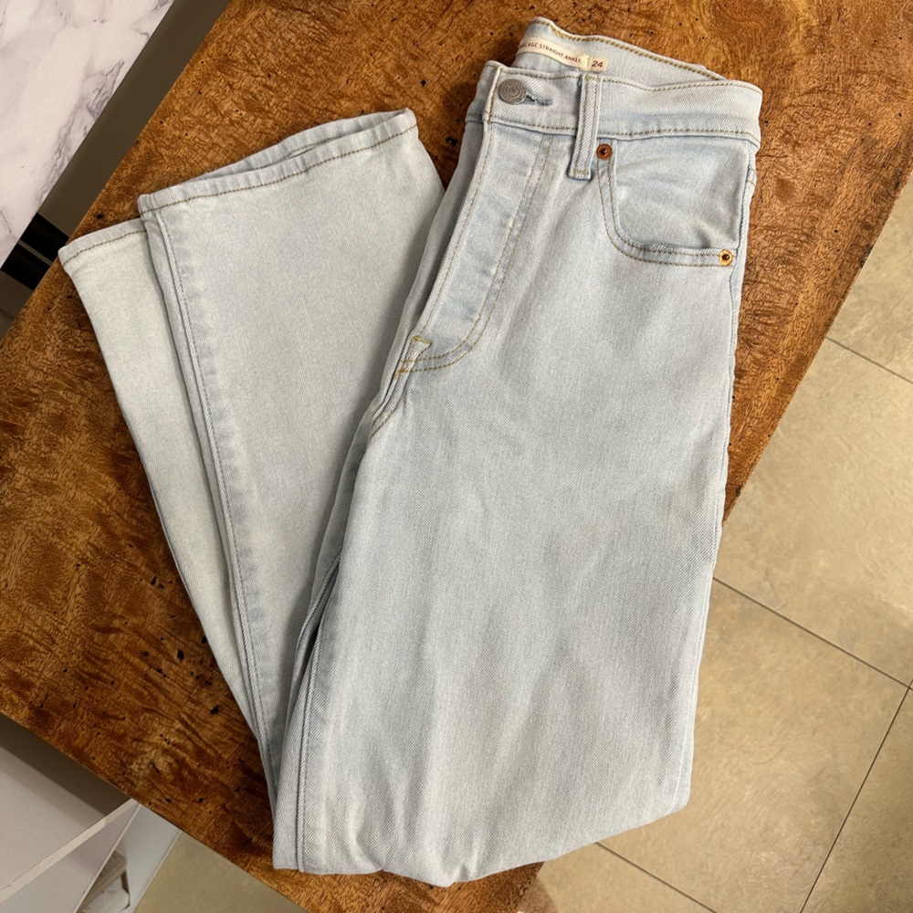 Levi’s Rib Cage Straight Ankle Jeans • Size 24